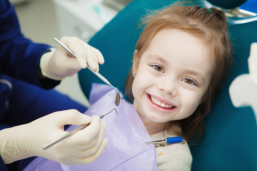 Kapan Menjadwalkan Pemeriksaan Gigi untuk Anak?